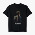 Camiseta com estampa frontal de personagem erguendo o punho em estilo heróico, rodeado por pontos luminosos, acompanhada da inscrição "All Might".