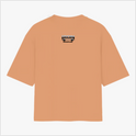 Camiseta com estampa traseira de letras estilizadas formando as palavras "IRON DISCIPLINE", com elementos geométricos complementares abaixo.