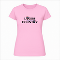 Camiseta com estampa frontal de letras destacadas "LOGOS COUNTRY" com um pequeno cowboy alegre entre as palavras, segurando o chapéu.