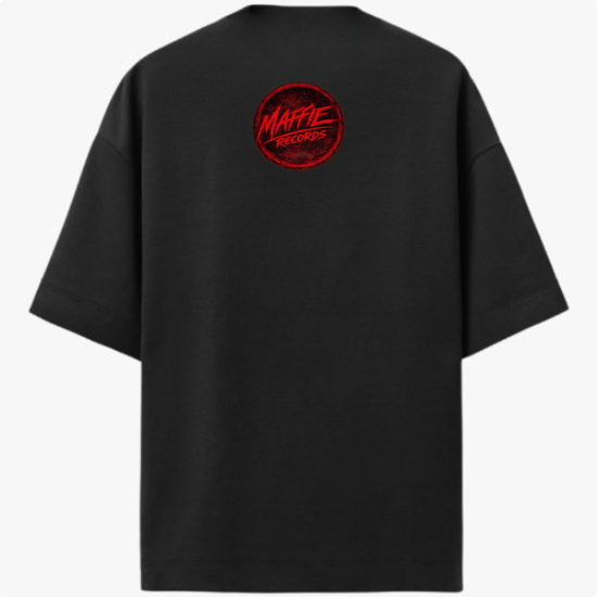 Camiseta com estampa frontal de "pressagio" em fonte estilizada e estampa traseira de círculo com "Maffie Records" no centro, ambos com aparência desgastada.