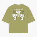Camiseta com estampa frontal de brasão estilizado e estampa traseira de rosto tribal com "Brasil de Axé" acima e o número "777" em destaque.