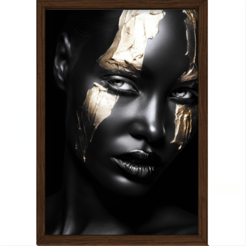 Quadro com estampa frontal de rosto feminino estilizado decorado com elementos dourados sob efeito de contraste marcante, destacando detalhes faciais.