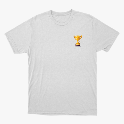 Camiseta com estampa frontal de troféu pequeno no peito e estampa traseira de grande troféu com inscrição: "QUEM VENCER HERDARÁ TODAS ESSAS COISAS APOCALIPSE 2:7".