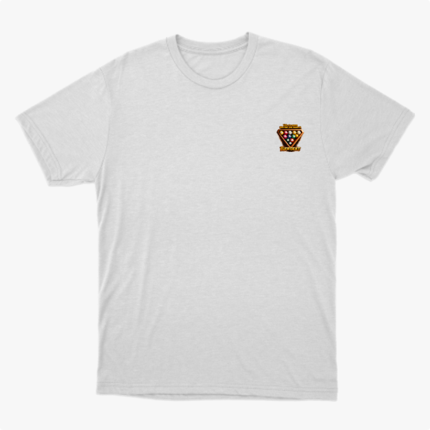Camiseta com estampa frontal de um triângulo com bolas de bilhar e estampa traseira de triângulo com bolas de bilhar, frase motivacional e "RAWBEAT".
