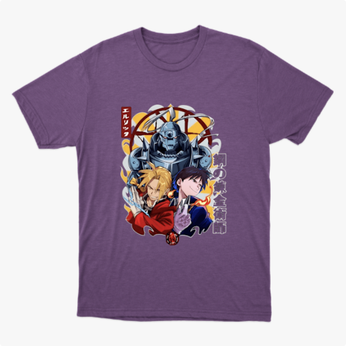 Camiseta com estampa frontal de três personagens em estilo animado, cercados por símbolos místicos e letras verticais estilizadas à esquerda.