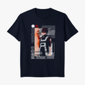 Camiseta com estampa frontal de personagem anime com cabelo bicolor, traje estilizado, detalhes de texto japonês e elementos geométricos ao fundo.