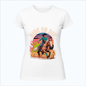 Camiseta com estampa frontal de cowboy montado em cavalo, fundo de pôr do sol com chamas verdes e a frase "Ride or Die" em destaque.