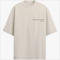 Camiseta com estampa frontal de "God Bless America, Brazil, 2020" e estampa traseira de lista de países em colunas sob a palavra "BRASIL" centralizada.