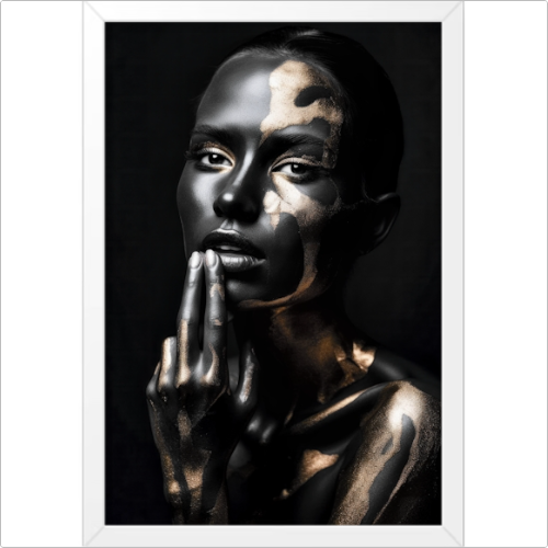 Quadro com estampa frontal de rosto feminino coberto por pintura metálica, destacando contrastes brilhantes e sombras dramáticas em fundo escuro.