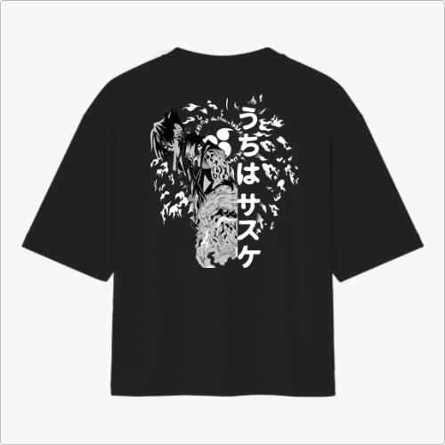 Camiseta com estampa frontal de símbolo circular estilizado com elementos radiais e estampa traseira de personagem detalhado em ação com caracteres orientais.