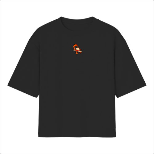 Camiseta com estampa frontal de personagem sorridente usando chapéu e estampa traseira de crânio estilizado cercado por ossos, malhas e texto gótico.