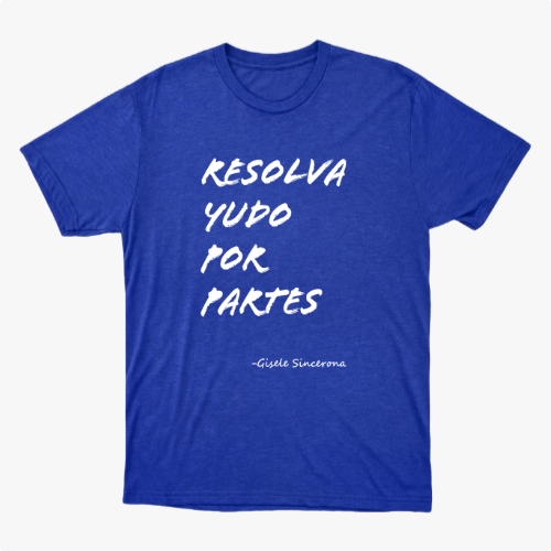 Camiseta com estampa frontal de texto estilizado "RESOLVA TUDO POR PARTES" seguido pela assinatura "-Gisele Sincerona".