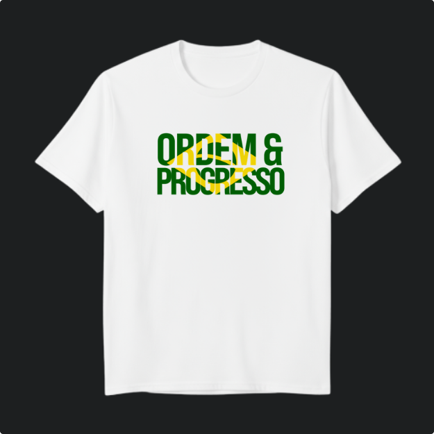 Camiseta com estampa frontal de "ORDEM & PROGRESSO" sobre uma bandeira fragmentada do Brasil e estampa traseira com "ELEVEN" e um pequeno símbolo.