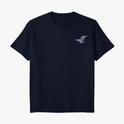 Camiseta com estampa frontal de slogan estilizado com o desenho de uma cruz e estampa traseira de rosto com coroa de espinhos e letras grandes.