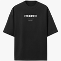 Camiseta com estampa frontal de texto em três partes: "FOUNDER" no topo, "WORKING 24/7 FOR A DREAM" no centro e "justshipit" na base.
