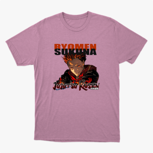 Camiseta com estampa frontal de personagem de anime com expressão intensa abaixo de texto grande e estilizado, incluindo título e caracteres japoneses.
