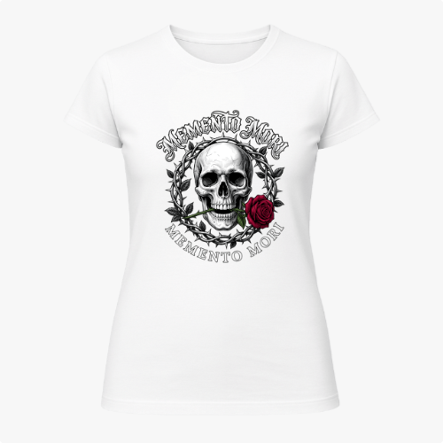 Camiseta com estampa frontal de caveira envolta por uma coroa de folhas, acompanhada de rosa vermelha e frase "Memento Mori" em estilo gótico.