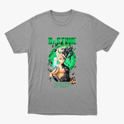 Camiseta com estampa frontal de personagem anime segurando um frasco, envolto em elementos científicos e letras "Dr. Stone" acima e "E=MC²" abaixo.