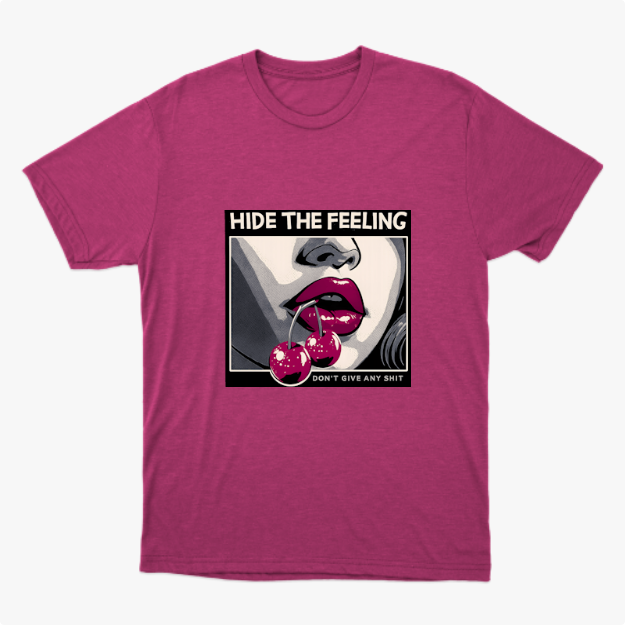 Camiseta com estampa frontal de close de rosto com lábios destacados e cerejas, acompanhada das frases "HIDE THE FEELING" e "DON'T GIVE ANY SHIT".