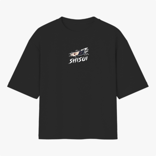 Camiseta com estampa frontal de olho estilizado e texto "SHISUI" e estampa traseira de personagem com expressão intensa, fundo geométrico e escrita em japonês.