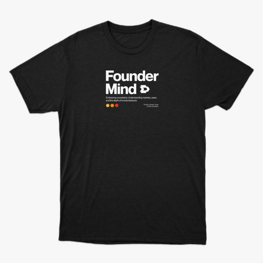 Camiseta com estampa frontal de texto "Founder Mind" acompanhado de uma silhueta de cabeça, frase inspiradora e três círculos coloridos abaixo.