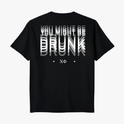 Camiseta com estampa frontal de caracteres estilizados "ΧΦ" e estampa traseira com texto "YOU MIGHT BE DRUNK" em efeito tridimensional e símbolos adicionais.