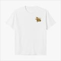 Camiseta com estampa frontal de caveira com visor em triângulo e estampa traseira de caveira tática com dispositivos, triângulo e texto "Ghost Lens Tactical".