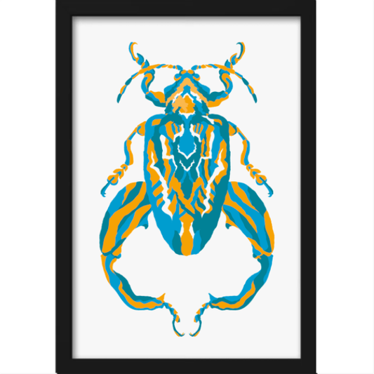 Quadro com estampa frontal de um besouro estilizado, composto por padrões geométricos simétricos em diferentes tons, destacando formas complexas.