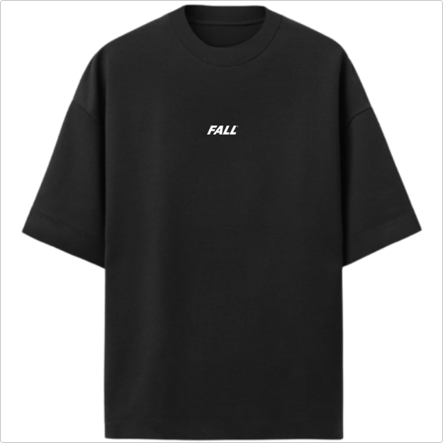 Camiseta com estampa frontal de "FALL" em letras maiúsculas, estilizadas e anguladas, posicionadas no centro do peito.