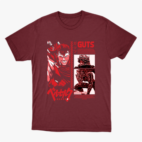 Camiseta com estampa frontal de personagem de mangá em posição dinâmica com espada, cercado por detalhes, textos estilizados e ilustrações adicionais.