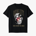 Camiseta com estampa frontal de máscara teatral rachada revelando um rosto de macaco com bandana vermelha, acompanhada pelas frases "Reality" e "Hides Behind The Mask".