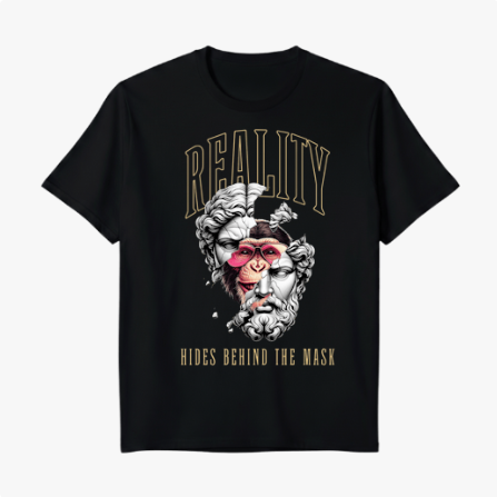 Camiseta com estampa frontal de máscara teatral rachada revelando um rosto de macaco com bandana vermelha, acompanhada pelas frases "Reality" e "Hides Behind The Mask".