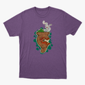 Camiseta com estampa frontal de um chimarrão estilizado com erva-mate, cuia e fumaça, rodeado por um fundo de formas orgânicas em contraste.