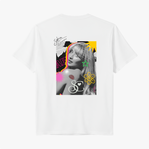 Camiseta com estampa frontal de marcas de batom vermelho e assinatura artística e estampa traseira de colagem com retrato feminino, flores e cores vibrantes.