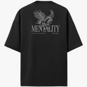 Camiseta com estampa frontal de cavalo alado e texto pequeno; e estampa traseira detalhada de cavalo alado com a palavra "MENTALITY" em destaque.