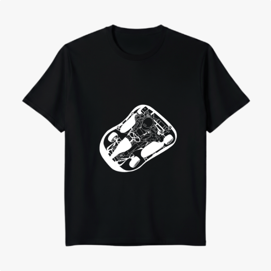 Camiseta com estampa frontal de um kart estilizado, mostrando detalhes intrincados do veículo em traços finos, com elementos que sugerem movimento.
