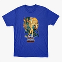Camiseta com estampa frontal de personagem central empunhando espada, com tigre e figuras heroicas ao fundo, acompanhadas de um logotipo estilizado.