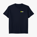 Camiseta com estampa frontal de texto estilizado "10nis" e estampa traseira de ilustração de duas pessoas jogando tênis com fala "Sque!" em quadrinho.