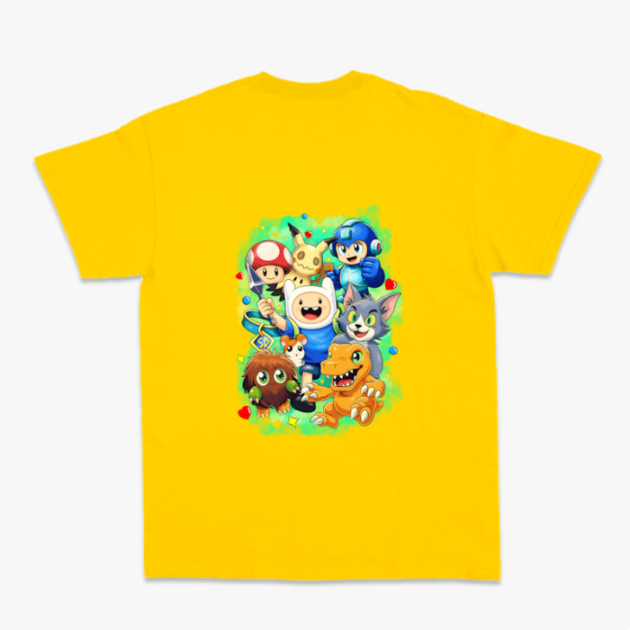 Camiseta com estampa frontal de uma inicial estilizada e estampa traseira com vários personagens icônicos de jogos e animações em um agrupamento vibrante.