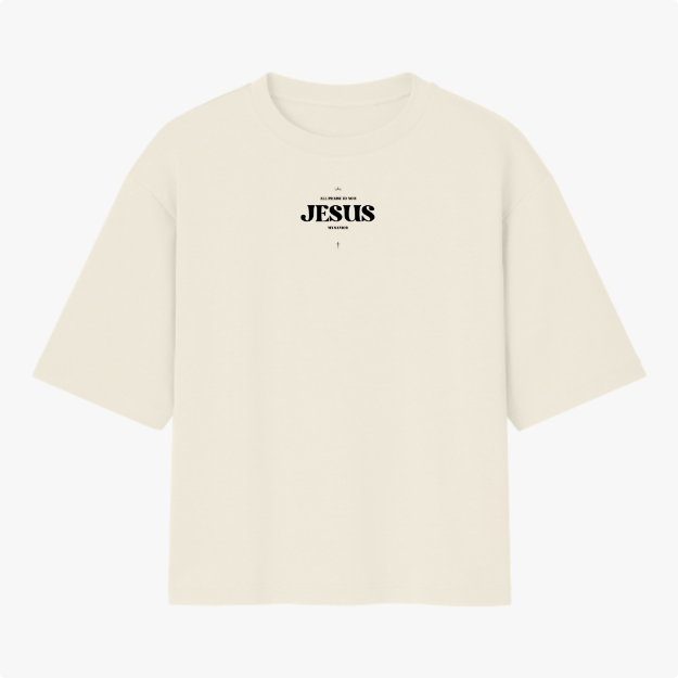 Camiseta com estampa frontal de "JESUS" e estampa traseira com texto "PRAISE", imagem de uma figura e um globo, com referências religiosas.
