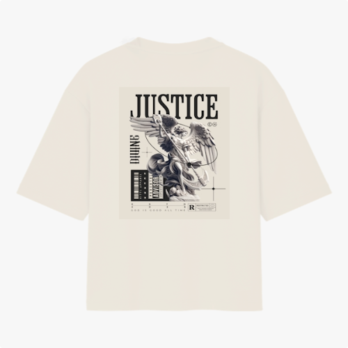 Camiseta com estampa frontal de lettering estilizado "God is Good" e estampa traseira de ilustração de anjo com a palavra "Justice" e detalhes de texto.