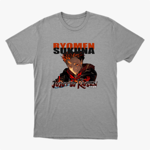 Camiseta com estampa frontal de personagem de anime com expressão intensa abaixo de texto grande e estilizado, incluindo título e caracteres japoneses.