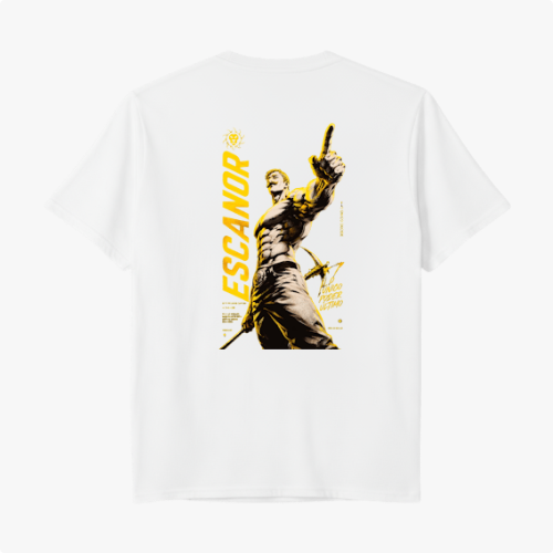 Camiseta com estampa frontal de texto "QUEM DECIDIU ISSO?" em formato de bigode e cabelos estilizados, e estampa traseira de personagem imponente nomeado "Escanor" em pose confiante, acompanhado de textos estilizados e elementos gráficos.