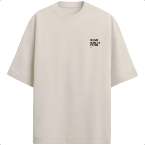 Camiseta com estampa frontal de texto pequeno "Creatives Are The New Athletics" e estampa traseira de texto "Creatives Are The New Athletics" com parágrafo explicativo.