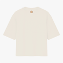 Camiseta com estampa frontal de texto estilizado "latino y forrozeiro" no canto superior esquerdo e estampa traseira de espiral decorativa centralizada no topo.