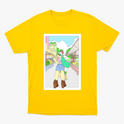 Camiseta com estampa frontal de desenho de uma jovem em cenário urbano, usando botas e gorro, carregando sacola, com prédios e céu ao fundo.
