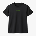 Camiseta com estampa frontal de texto pequeno e minimalista centralizado "That's Running" e estampa traseira de símbolo discreto logo abaixo da gola.