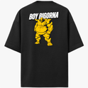 Camiseta com estampa frontal de logotipo com personagem e texto "BOY BIGORNA" e estampa traseira de personagem robótico em pose imponente com nome acima.