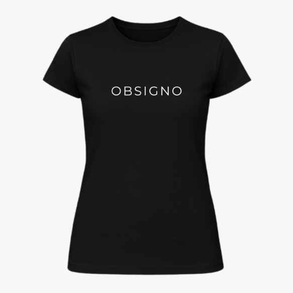 Camiseta com estampa frontal de texto minimalista apresentando a palavra "OBSIGNO" em um estilo simples e moderno.