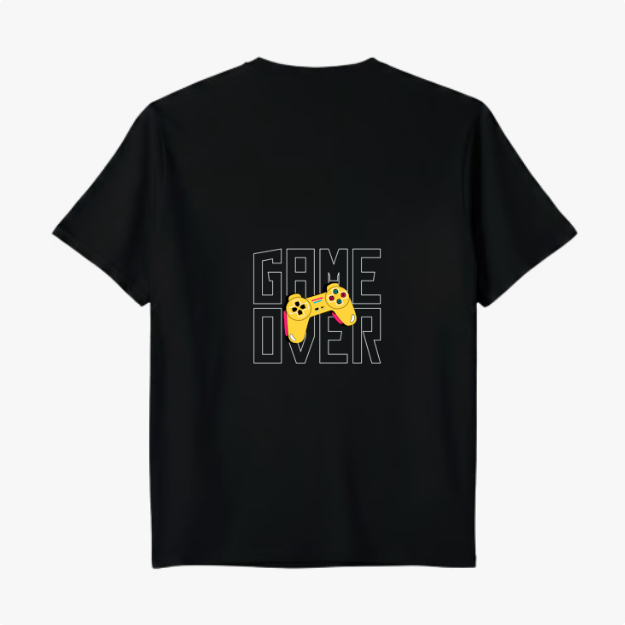 Moletom com estampa traseira de controle de videogame estilizado sobre letras em negrito formando a frase "GAME OVER", criando um design dinâmico.